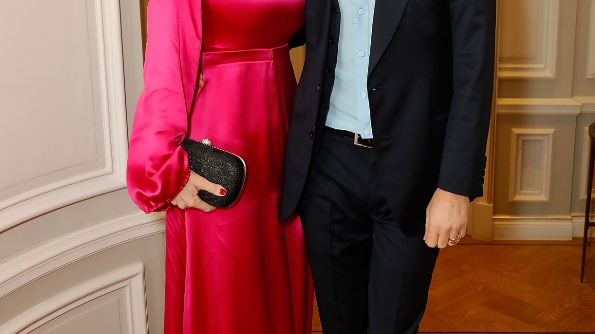 H σύζυγος του Nick Cave σχεδιάζει τα φορέματα με το πιο διάσημο fan club