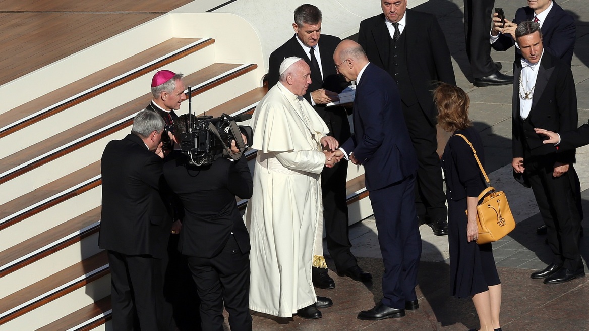 Το μεταναστευτικό στο επίκεντρο της συνάντησης του Νίκου Δένδια με τον Πάπα Φραγκίσκο 