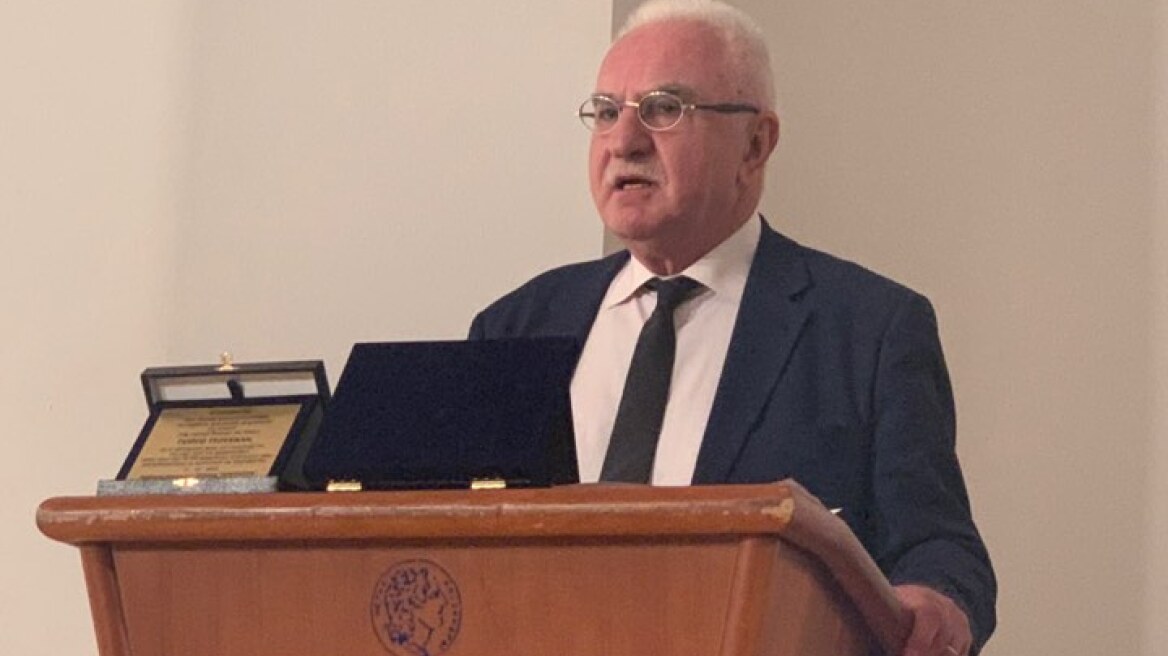 «Από ποια αγάπη γεννιέται η ντροπή»: Το νέο βιβλίο του Γιώργου Τσούκαλη