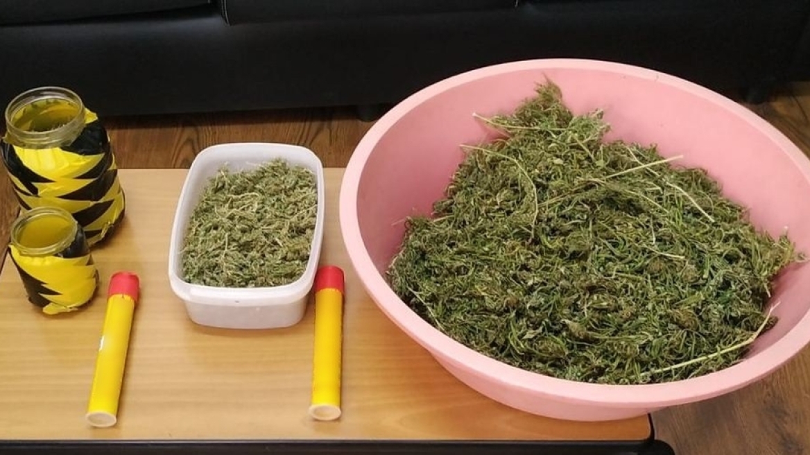 Αλεξανδρούπολη: Αντί για άπλυτα είχε… το χασίς στη λεκάνη!