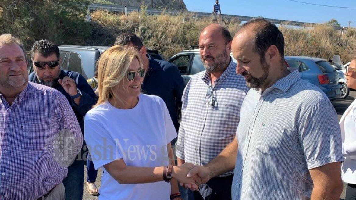 Στα Χανιά η Μαρέβα Μητσοτάκη για τον καθαρισμό του λιμανιού της Κισσάμου από τον «Τυφώνα»