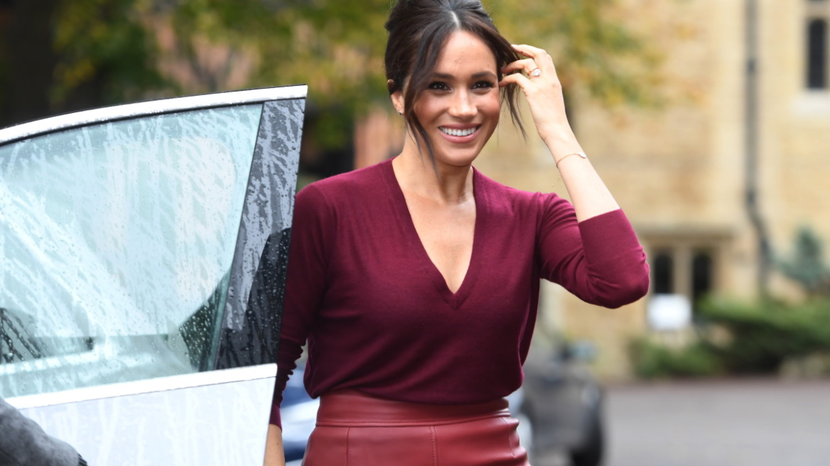 H Meghan Markle φόρεσε την ίδια pencil φούστα σε άλλο χρώμα