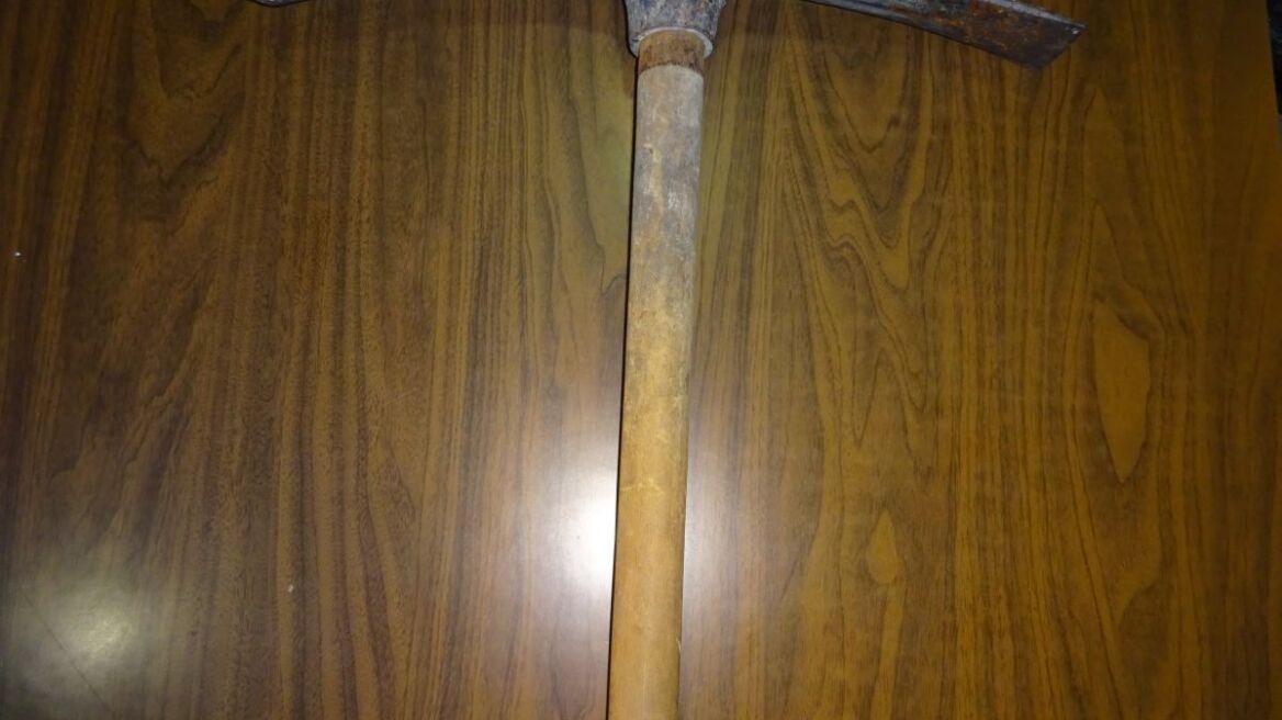 Τον άφησαν ελεύθερο και διέρρηξε σπίτι με… κασμά!