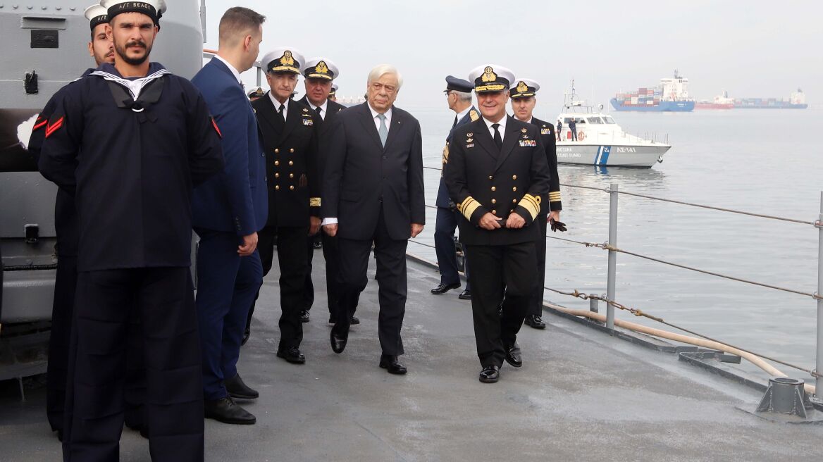 Παυλόπουλος: Οι Ένοπλες Δυνάμεις υπερασπίζονται τη Δημοκρατία μαζί με το λαό