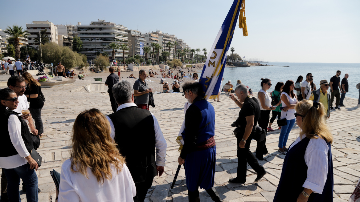Παρέλαση: Βόλτα στην παραλία του Φαλήρου μετά τους εορτασμούς 