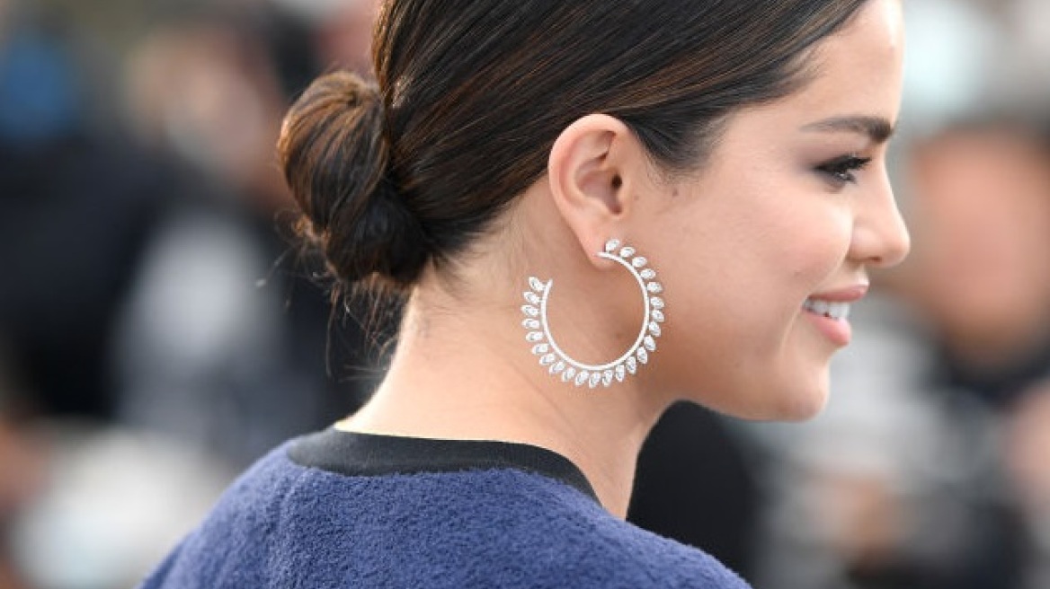 H Selena Gomez φόρεσε έναν από τους αγαπημένους μας φθινοπωρινούς συνδυασμούς