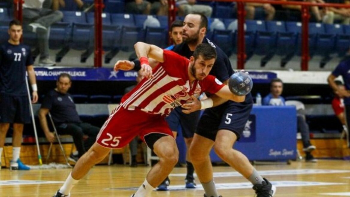 Χάντμπολ: Εκτός Ολυμπιακού ο Τούρκος Τινκίρ επειδή χαιρέτησε στρατιωτικά