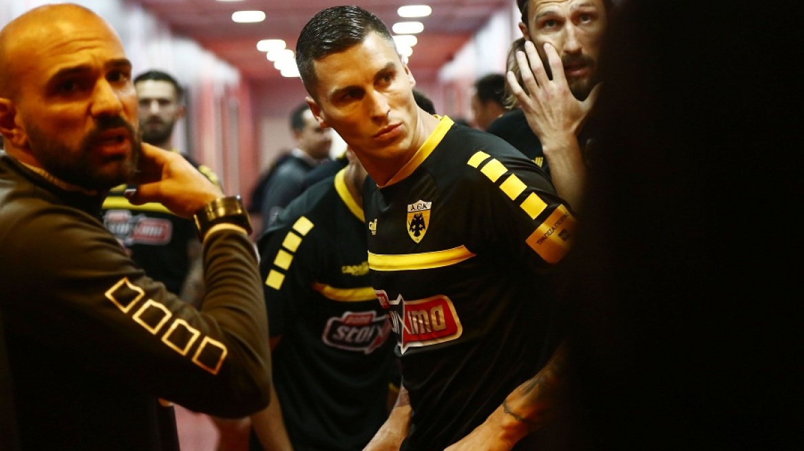 ΑΕΚ: Έναν μήνα εκτός και προπόνηση σε άλλη ώρα ο Βράνιες