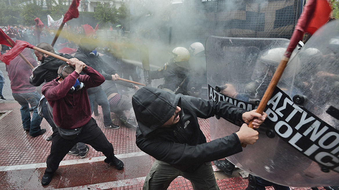 Επεισόδια στη φοιτητική πορεία στο κέντρο της Αθήνας