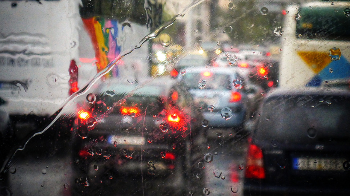 Κίνηση: Χάος στους δρόμους προκάλεσε η κακοκαιρία - Βελτιωμένη τώρα η κατάσταση