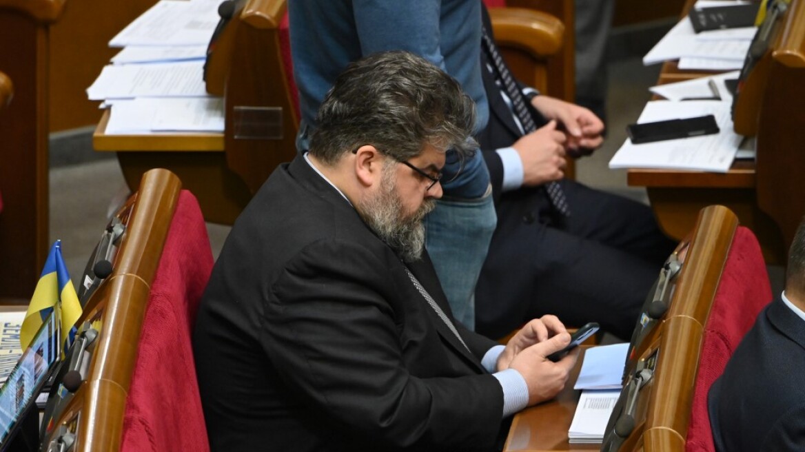Ουκρανία: Βουλευτής έκλεινε ραντεβού με ιερόδουλη στη διάρκεια συνεδρίασης του Κοινοβουλίου