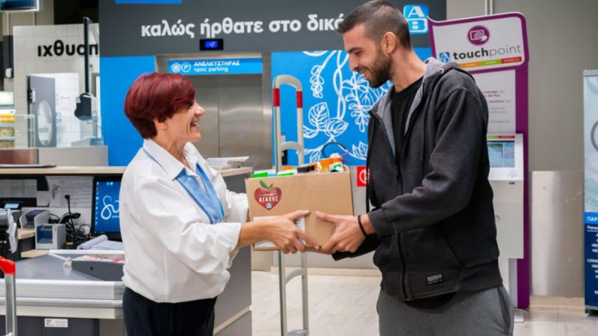 Γεμάτα τραπέζια με… «τρόφιμα αγάπης»