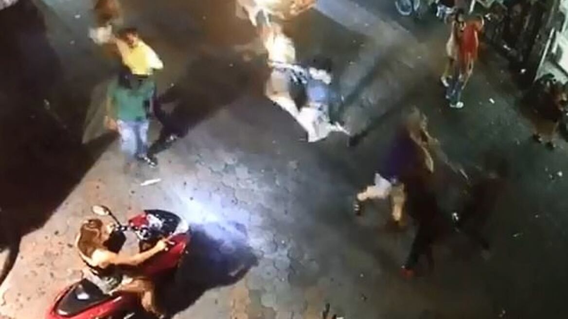 Ταϊλάνδη: Μπράβος σε μπαρ τραυμάτισε θανάσιμα με μια γροθιά έναν 55χρονο - Σοκάρει το βίντεο