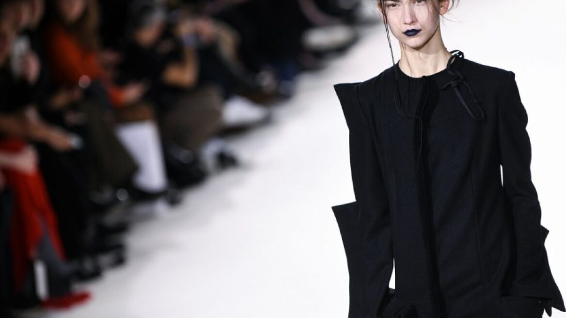 Με αυτά τα 4 tips θα πετύχεις το πιο τολμηρό lip color του φθινοπώρου, το μαύρο