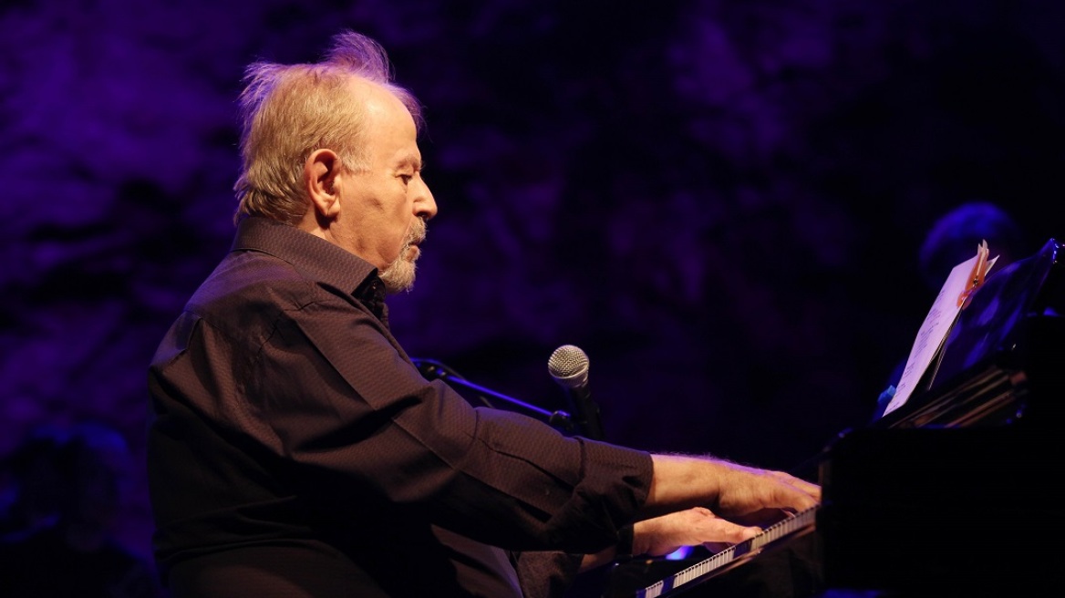 10 υπέροχα τραγούδια του Γιάννη Σπανού που όλοι έχουμε σιγοτραγουδήσει