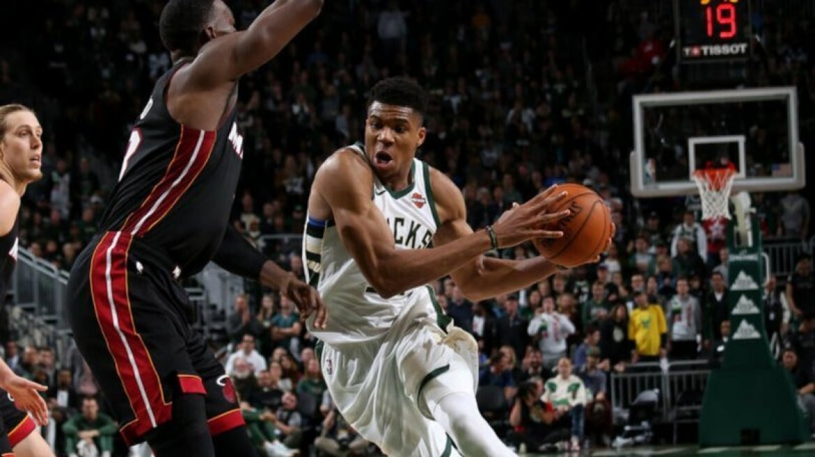 NBA: Μπακς - Ράπτορς 115-105 και σόου από τον Γιάννη