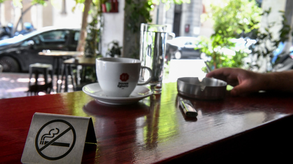 Αντικαπνιστικός νόμος: Κόβεται το τσιγάρο στα  μαγαζιά δείχνουν οι έλεγχοι σε μεγάλες πόλεις