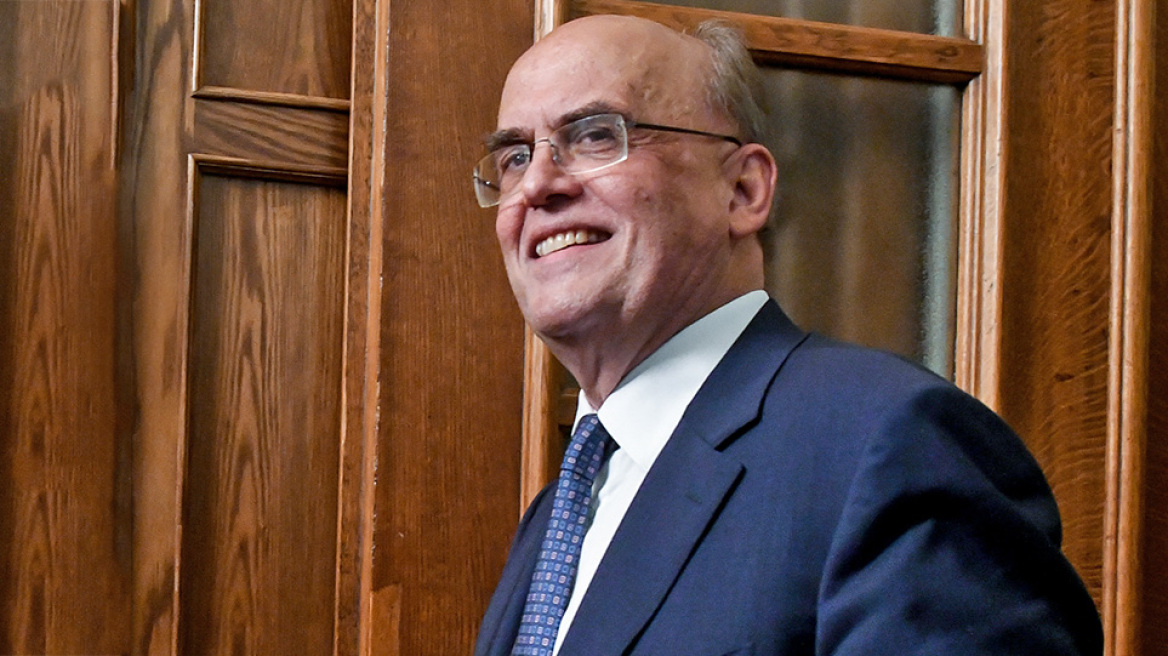 Η κυβέρνηση μειώνει τον φόρο σε όλα τα ομόλογα