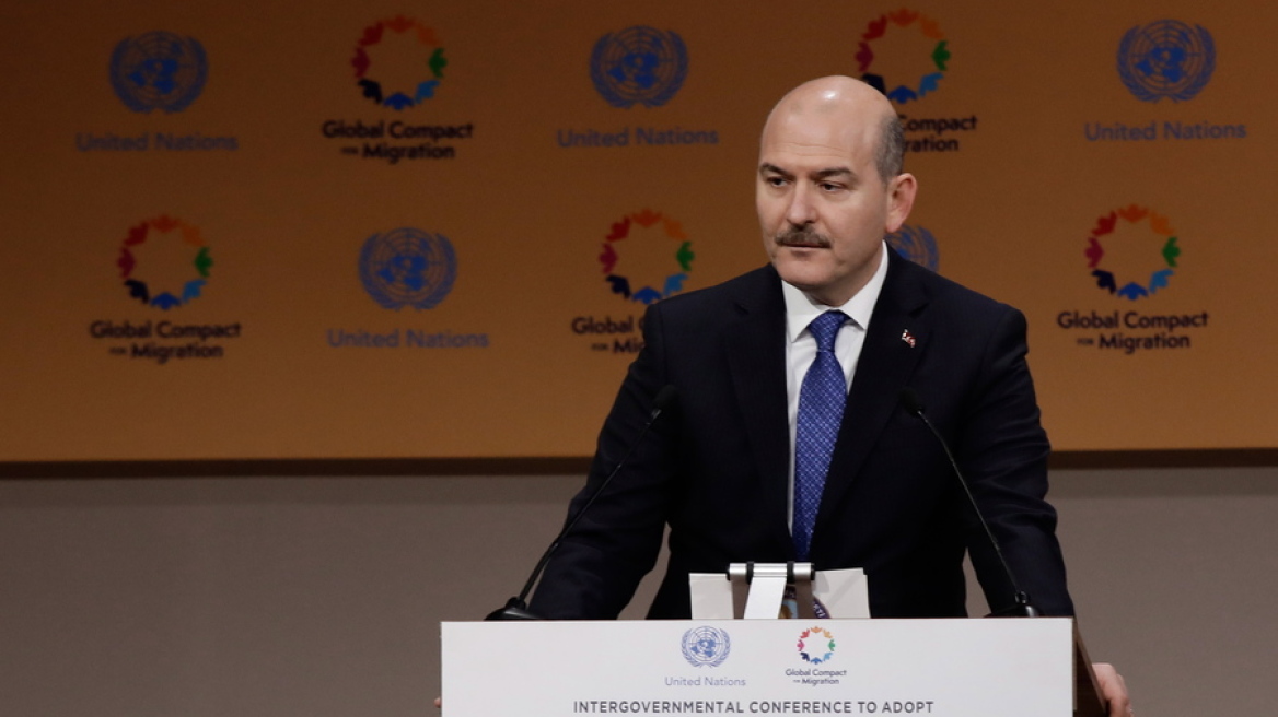 Μεταναστευτικό - Προκλητικός ο Τούρκος υπουργός Εσωτερικών: «Βομβαρδίσαμε» την Ελλάδα με σφαίρες και βόμβες αερίου