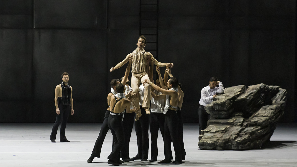 Βίντεο από τις πρόβες του μπαλέτου της Εθνικής Λυρικής Σκηνής για τον «Χορό με τη σκιά μου»
