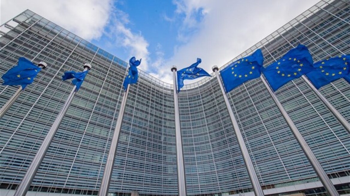 Αγώνας δρόμου για τα εκκρεμή προαπαιτούμενα και αγωνία για τις προβλέψεις της Κομισιόν