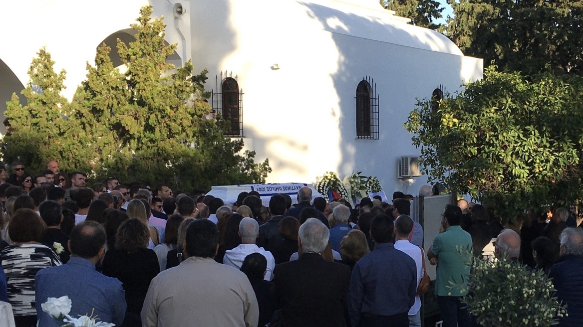 Σε κλίμα οδύνης το «τελευταίο αντίο» στον πολίστα Αδαμάντιο Μαντή