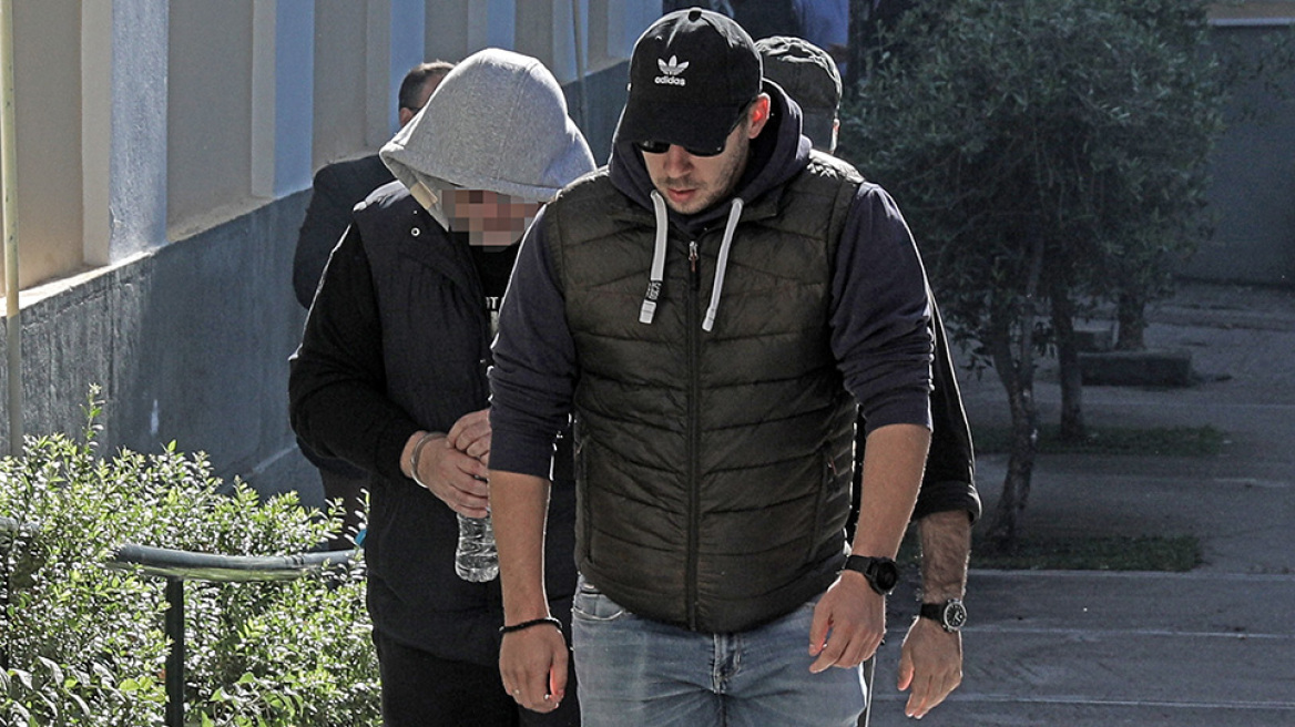 Έγκλημα στα Μέγαρα: Στη φυλακή ο δράστης - «Αποχαιρέτησα το παιδί μου για να αυτοκτονήσω», λέει