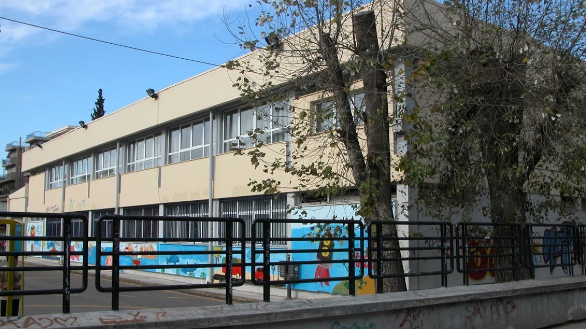 Θεσσαλονίκη: Επιτέθηκαν και απείλησαν με μαχαίρι προσφυγόπουλο έξω από το σχολείο