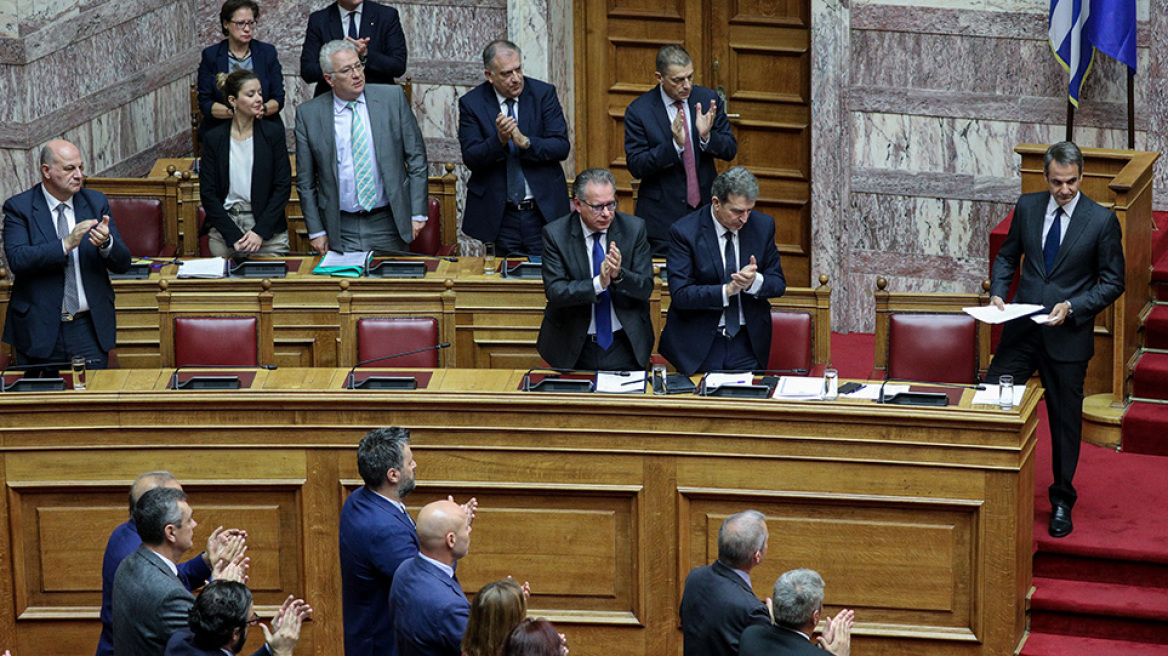 Φορολογικό νομοσχέδιο: Ελαφρύνσεις σε νοικοκυριά και επιχειρήσεις, κίνητρα για επενδύσεις - Σε ποια είδη μειώνεται ο ΦΠΑ 