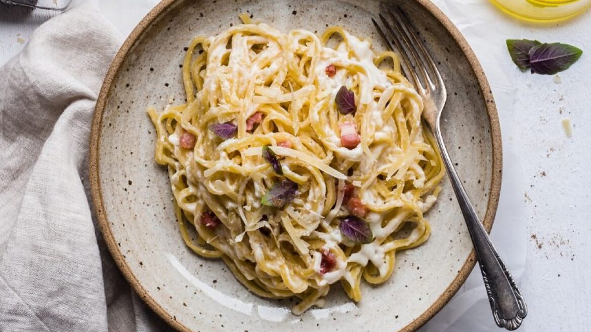 Ιταλός Chef αποκαλύπτει τα 5 συστατικά για τέλεια καρμπονάρα 