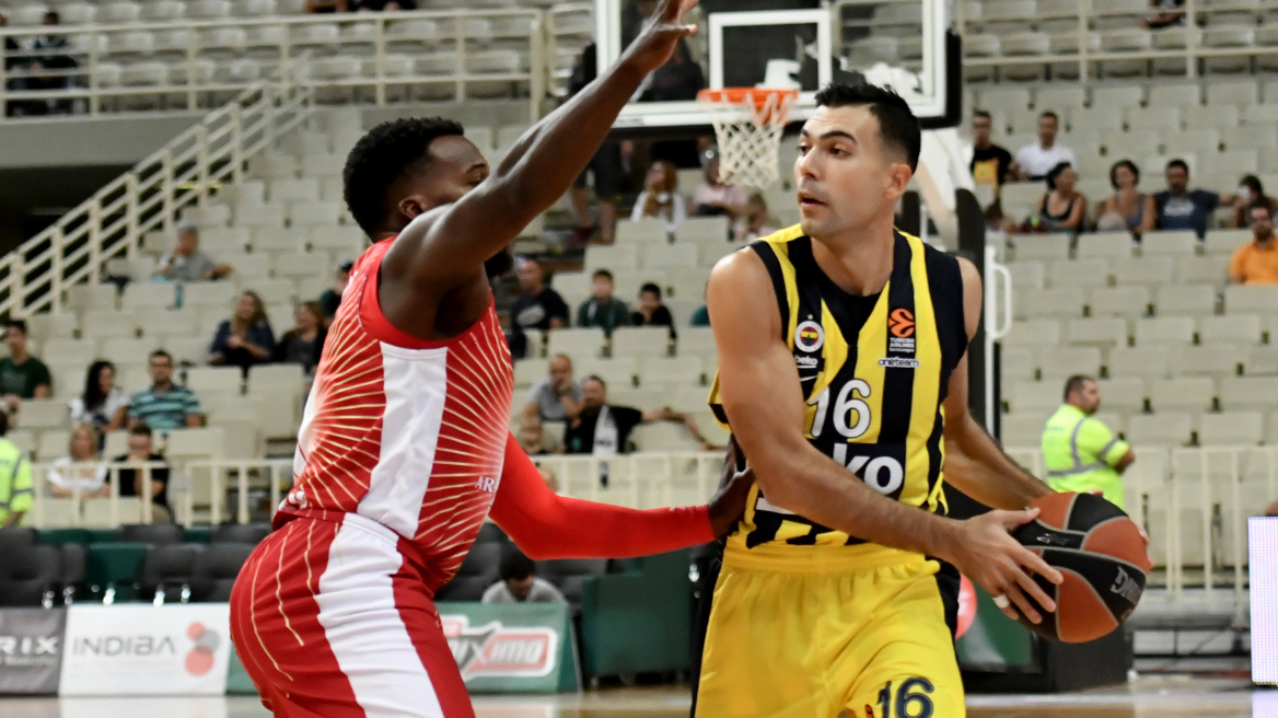 «Τραβάνε το σχοινί» οι Τούρκοι: Σε απολογία ο Σλούκας επειδή δεν κράτησε το πανό για τον Κεμάλ