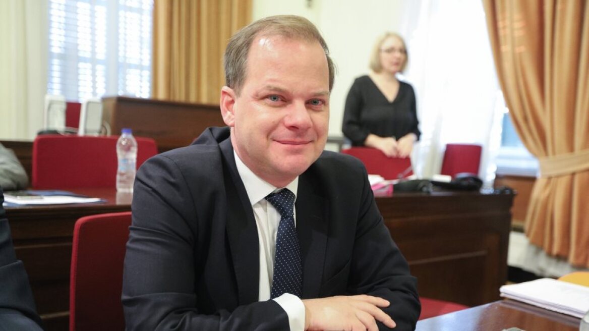 Κορωνοϊός - Καραμανλής: Υποχρεωτική χρήση μάσκας και αύξηση των οχημάτων στα Μέσα Μεταφοράς