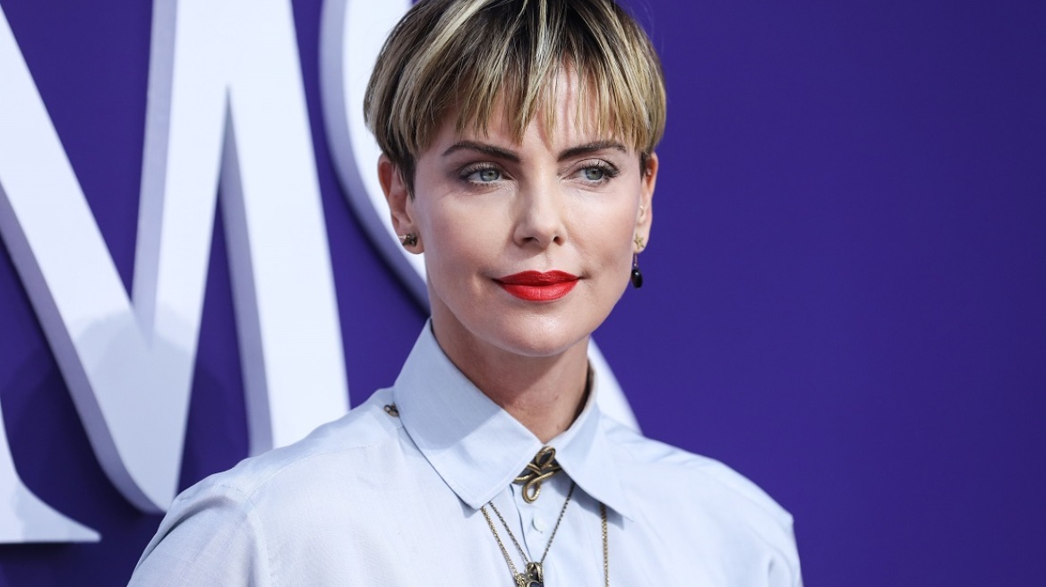 Η Charlize Theron άλλαξε και πάλι τα μαλλιά της –Με νέο χρώμα και κούρεμα που θα λατρέψεις