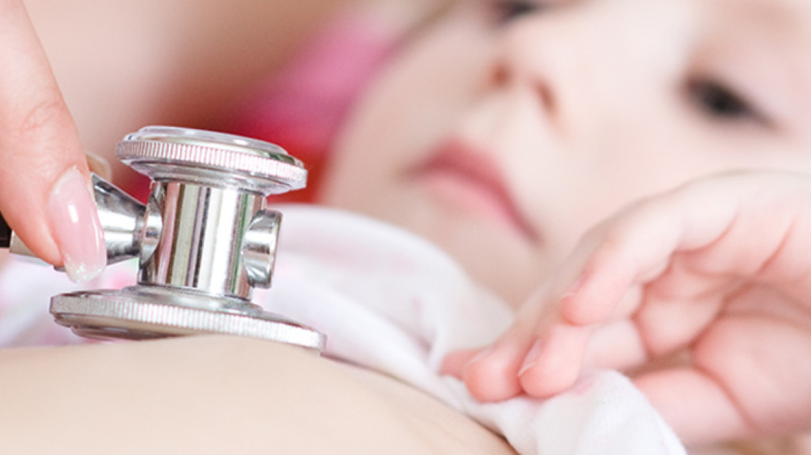 Έρευνα - σοκ: Κάθε 39 δευτερόλεπτα πεθαίνει ένα παιδί κάτω των 5 ετών από πνευμονία 