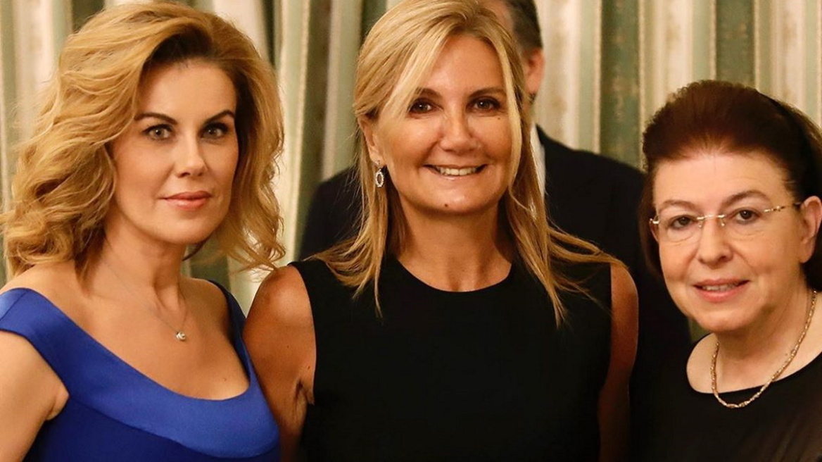 H Μαρέβα Μητσότακη και οι άλλες κυρίες που έκλεψαν τις εντυπώσεις στο προεδρικό δείπνο 