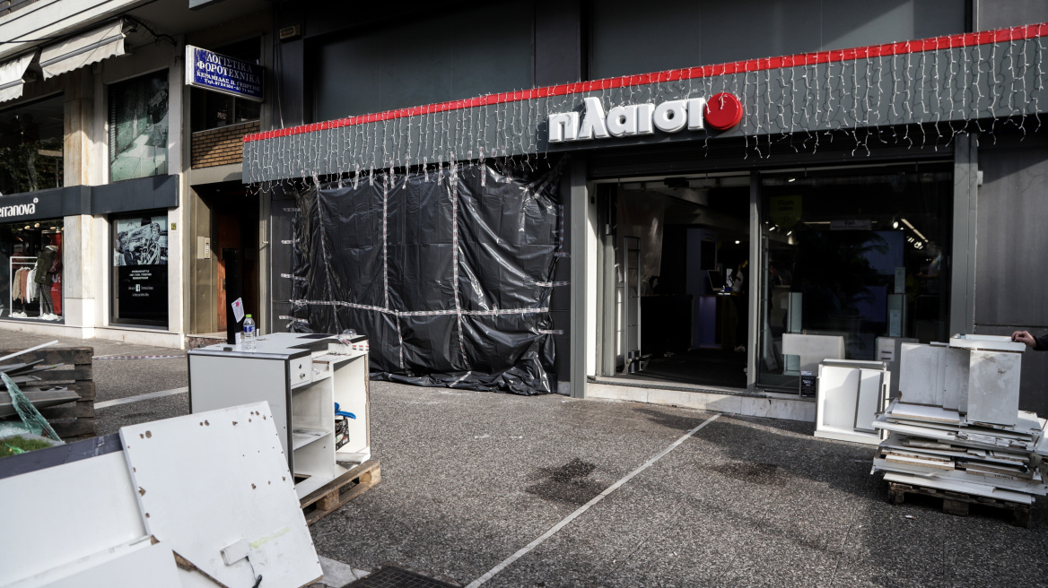 Περιστέρι: Εισβολή με αυτοκίνητο σε κατάστημα ηλεκτρονικών ειδών