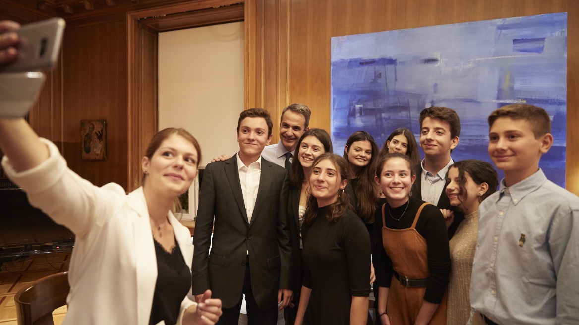 Με παιδιά - εθελοντές από το «Χαμόγελο του Παιδιού» συναντήθηκε ο Κυριάκος Μητσοτάκης