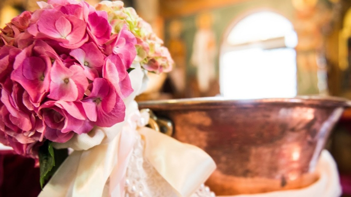 Έρευνα: Πόσο στενή σχέση έχουμε με τους νονούς και τις νονές μας;