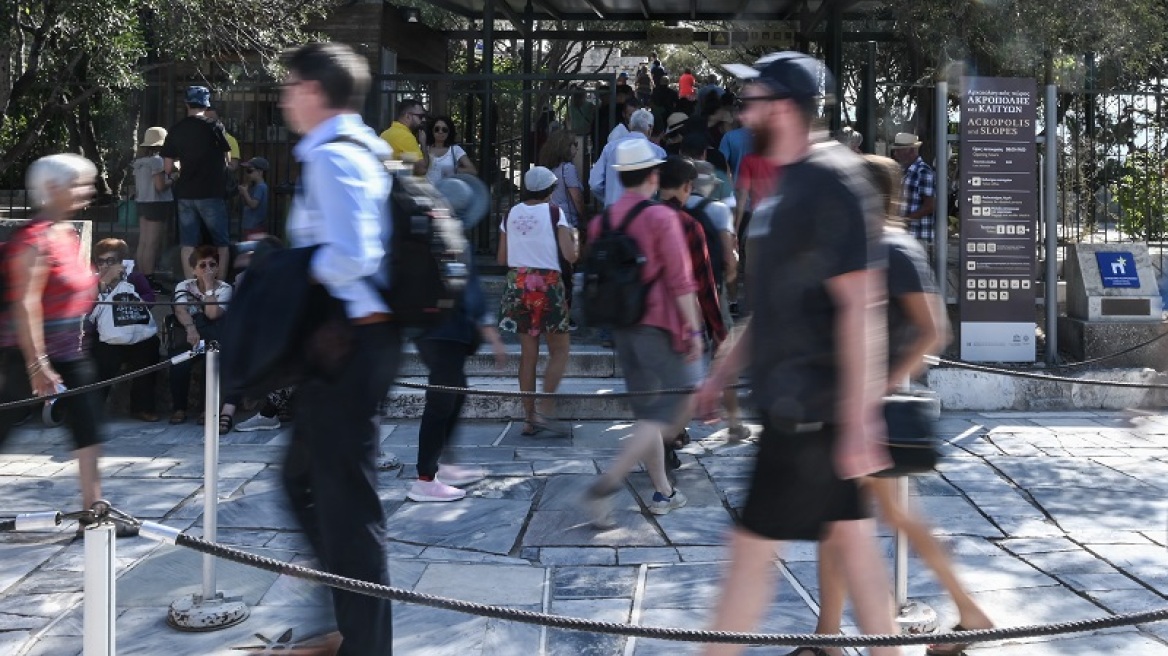 CGTN: Οι νεαροί Κινέζοι επιλέγουν την Ελλάδα για τις διακοπές τους