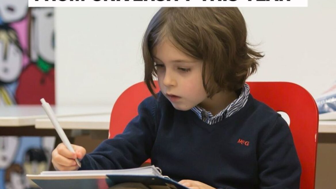 Ένα 9χρονο αγόρι αποφοιτά από το πανεπιστήμιο