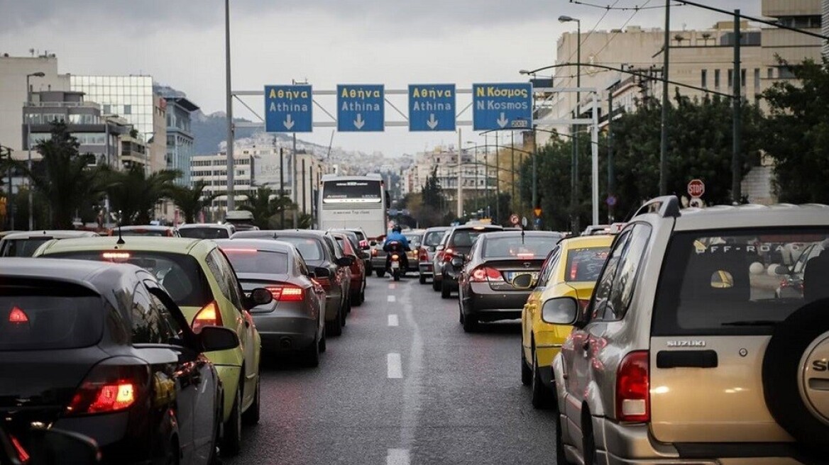 Σε ασφυξία το κυκλοφοριακό στην Αθήνα - Δεν υπάρχουν «μαγικές» λύσεις, έχουμε κι άλλους τρόπους μετακίνησης λέει καθηγητής του ΕΜΠ
