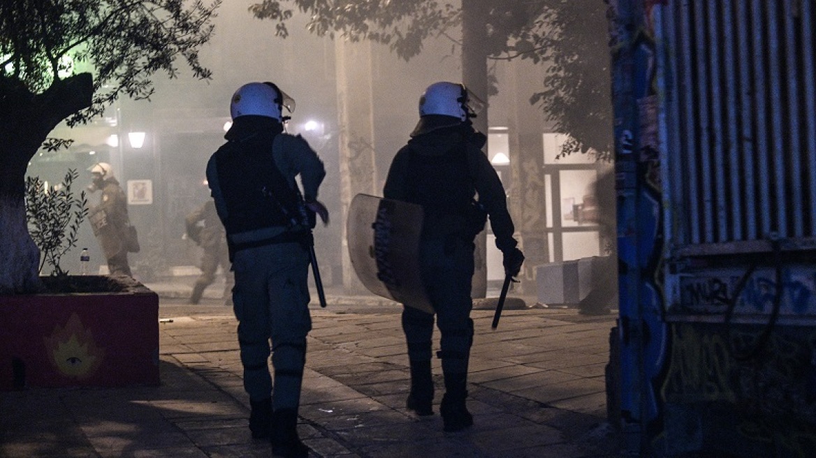 Στον εισαγγελέα οι 32 συλληφθέντες από τα χθεσινά επεισόδια στα Εξάρχεια