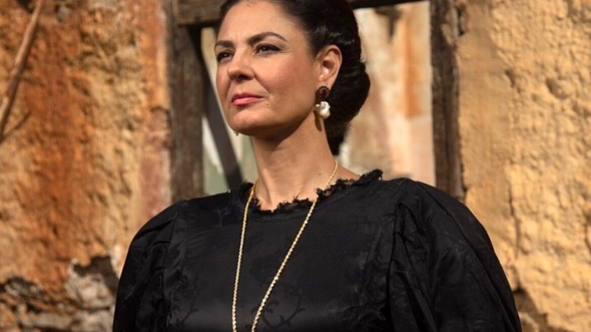 Η Βερόνικα Αργέντζη στη θεατρική σκηνή λίγο μετά τον θάνατο του συζύγου της 