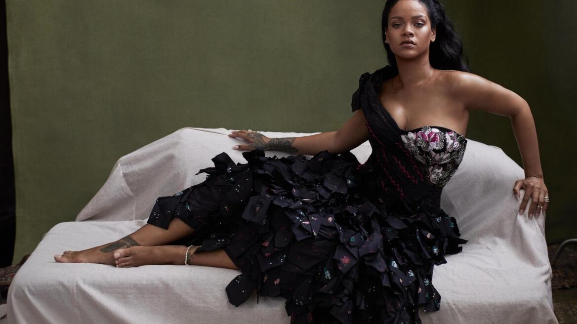 Η Rihanna προκαλεί... σεισμό στο Instagram: Σούπερ σέξι φωτογραφίες στην πισίνα