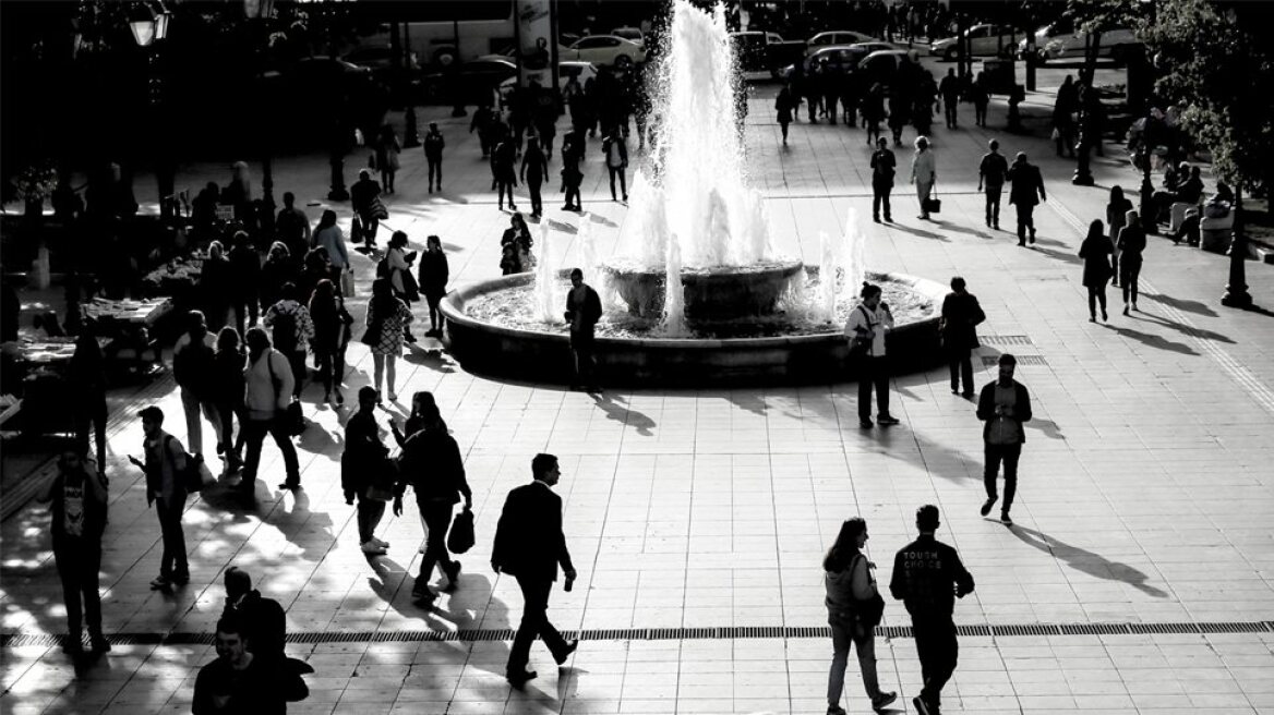 ΕΛΣΤΑΤ: Οι Έλληνες συνδυάζουν δύσκολα εργασία και οικογένεια