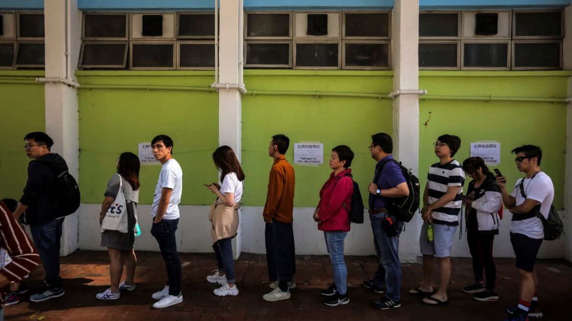 Χονγκ Κονγκ: Ποσοστό ρεκόρ πολιτών έχει ήδη ψηφίσει στις εκλογές