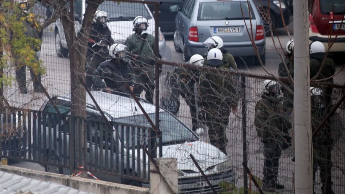 Συμπλοκές μεταξύ οπαδών Άρη και ΠΑΟΚ στη Θεσσαλονίκη