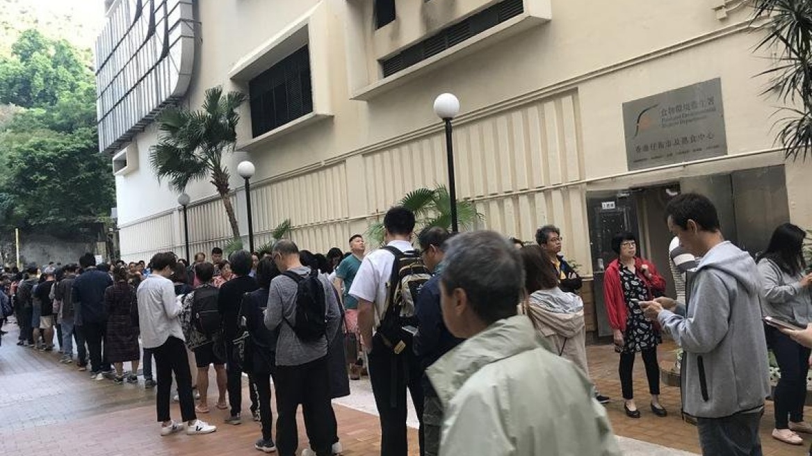 Χονγκ Κονγκ: 2,7 εκατομμύρια άνθρωποι ψήφισαν στις περιφερειακές εκλογές