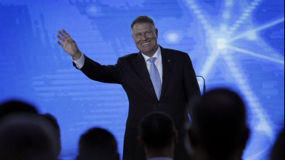 Προεδρικές εκλογές στη Ρουμανία: Άνετη επικράτηση του Γιοχάνις δείχνουν τα έξιτ πολ 