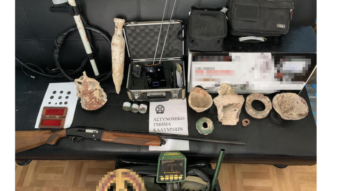 Αρχαία, όπλα και χασίς στα σπίτια αδελφών στην Κάλυμνο